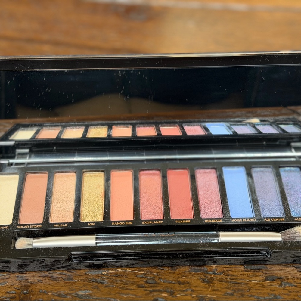 Urban Decay Eyeshadow Palette — Peach, Gold, Coral, Blue, Purple Shades - Picture 3 of 16